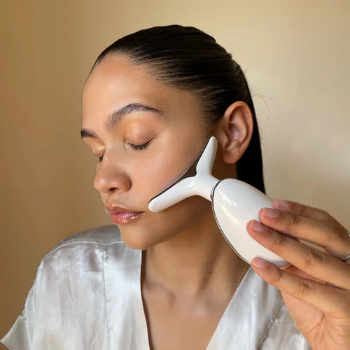 AlboraTech Pro — Masajeador EMS Reafirmante de Cuello y Mandíbula